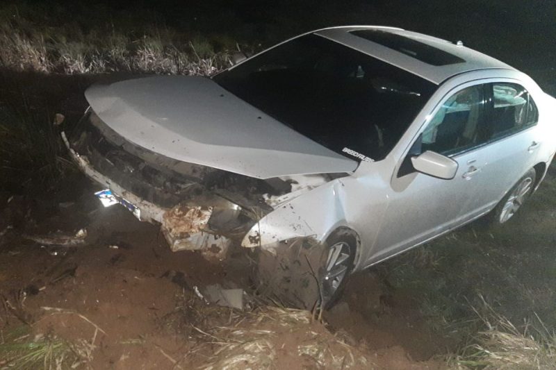 motorista fica ferido após bater carro em barranco