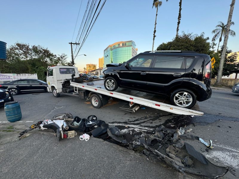 Grave acidente tira a vida de motociclista em Blumenau