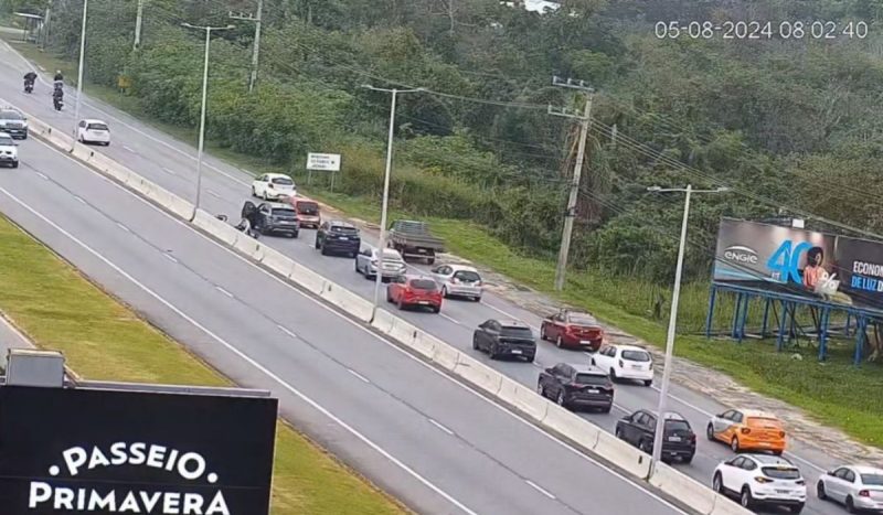 Acidente congestiona o trânsito na SC-401, em Florianópolis