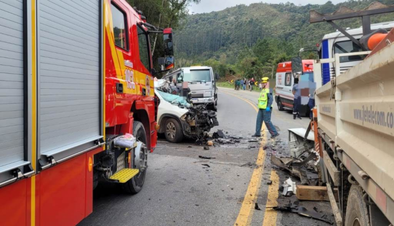 Acidente grave deixou uma v&iacute;tima em Alfredo Wagner – Foto: CBMSC/Reprodu&ccedil;&atilde;o/ND