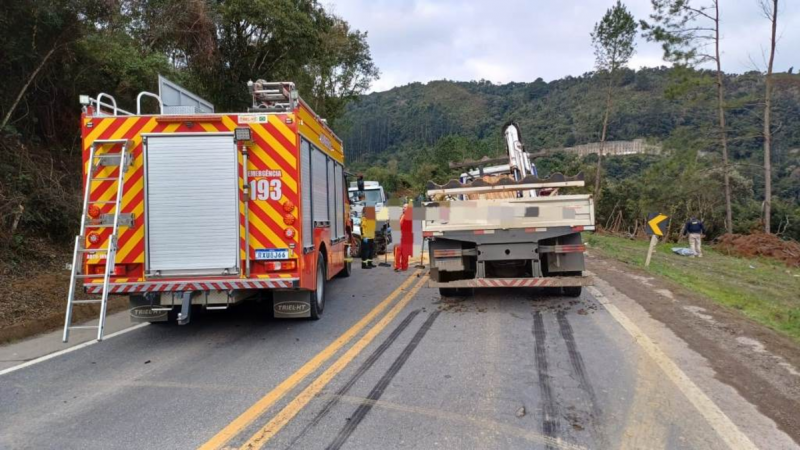 Equipes do Corpo de Bombeiros e do SAMU das cidades vizinhas foram acionadas no local da colis&atilde;o – Foto: CBMSC/Reprodu&ccedil;&atilde;o/ND