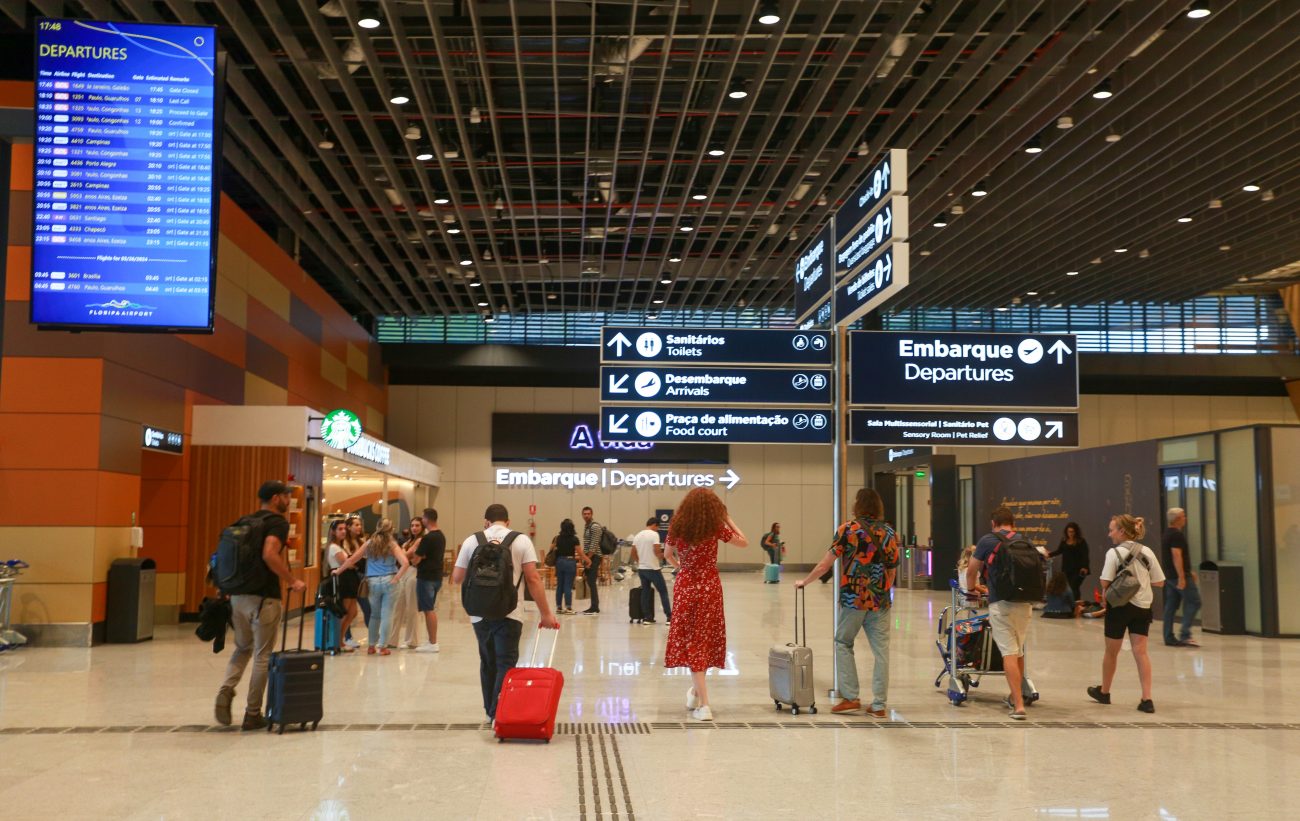 Aeroporto de Florianópolis seria utilizado pela quadrilha Aeroporto de Florianópolis seria utilizado pela quadrilha, foto mostra aeroporto dentro