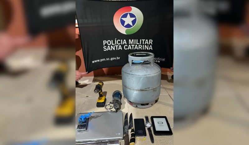 Ladrão dedura casal e trio é preso pela Polícia Militar, em Lages, na Serra