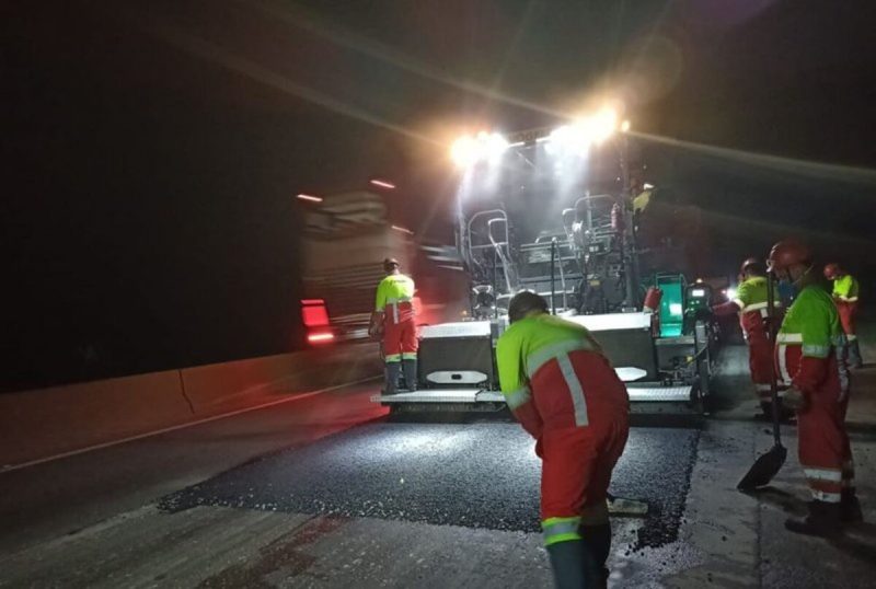 Imagem mostra obras sendo feitas na marginal