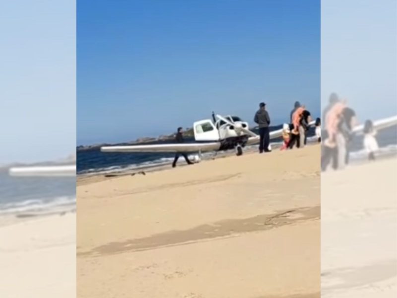 avião que fez pouso de emergência em praia de sc, na faixa de areia, com pessoas ao redor 