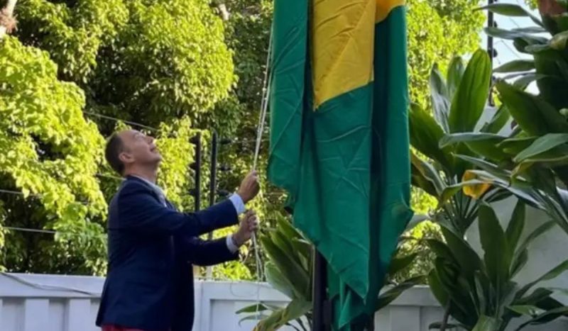 Bandeira do Brasil foi hasteada na embaixada da Argentina em Caracas