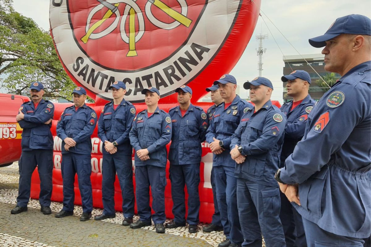 Os bombeiros militares ajudarão no combate aos incêndios florestais. - Ascom/Governo de Santa Catarina/Divulgação/ND