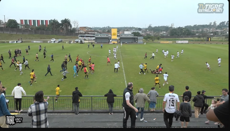 Briga generalizada na semifinal do Catarinense sub-17 entre Criciúma e Figueirense