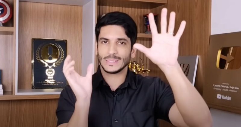 Arquiteto explicando o cálculo das áreas