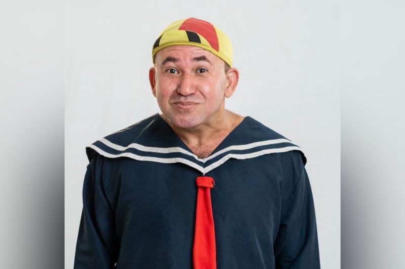 Candidato a vereador "Amansa Corno" fantasiado de Quico do programa Chaves