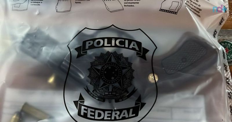 Imagem de arma apreendida durante operação contra quadrilha responsável por fraude no INSS