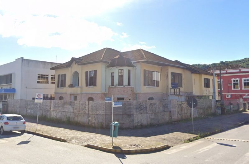 Edifica&ccedil;&atilde;o abandonada &eacute; consumida por inc&ecirc;ndio na &aacute;rea central de Joinville – Foto: Google Maps/Reprodu&ccedil;&atilde;o/ND
