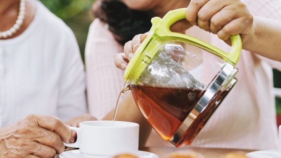 Desinflame, emagreça e fique livre da infecção urinária com 5 chás incríveis para os rins