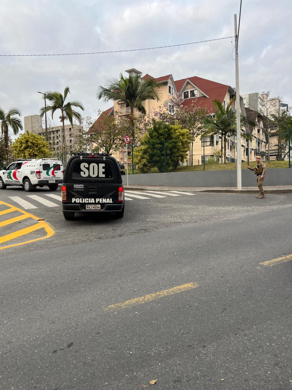 O acusado chegou acompanhado da Polícia Judiciária e da Polícia Militar – Portal Alexandre José