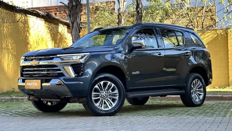 Chevrolet Trailblazer na cor preta