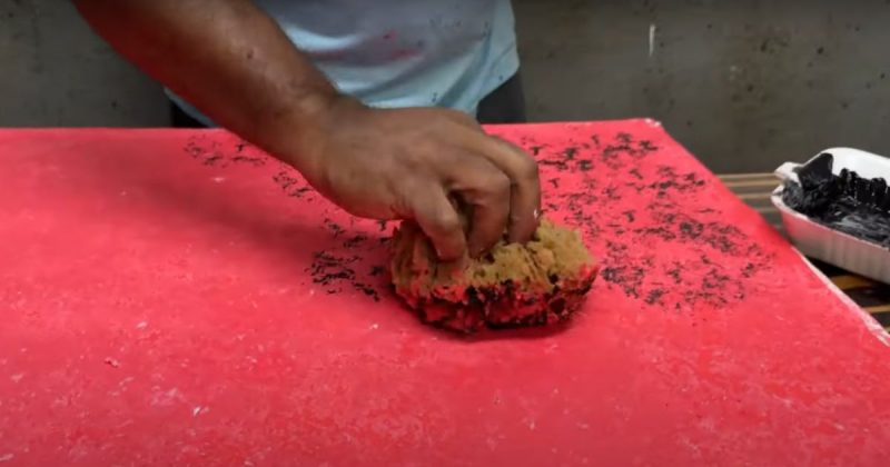 Em tutorial de menos de 15 minutos, pedreiro ensina a fazer granito caseiro