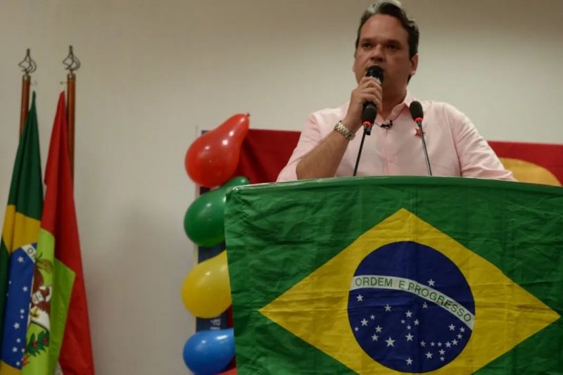 Foto de João Paulo durante convenção, que definiu candidatos do PT para as Eleições 2024 em Itajaí