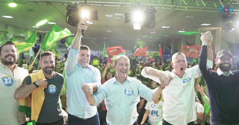 Imagem aberta de convenção do PL que oficializou candidatura de Robison Coelho à prefeitura de Itajaí