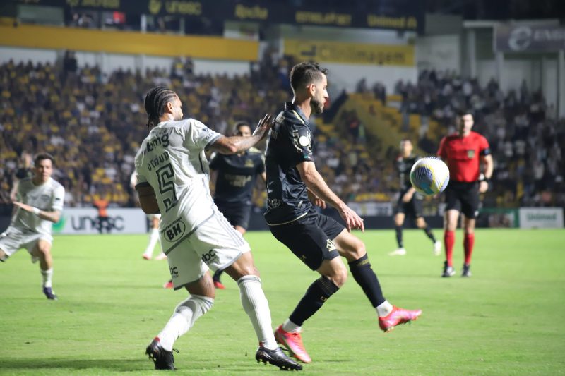 Tigre venceu o Atl&eacute;tico-MG por 2 a 0 no Heriberto Hulse – Foto: Celso da Luz/Crici&uacute;ma E.C