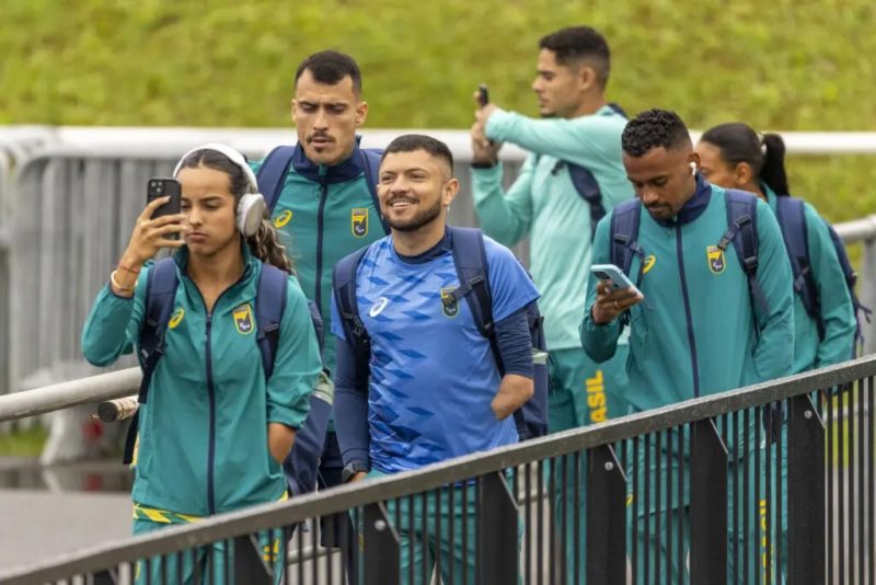 Esportistas da delega&ccedil;&atilde;o brasileira de atletismo em Troyes, na Fran&ccedil;a, durante aclimata&ccedil;&atilde;o para os Jogos Paral&iacute;mpicos – Foto: Alessandra Cabral/CPB/ND
