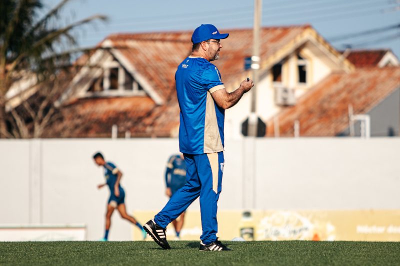 Enderson Moreira no primeiro treino no Avaí