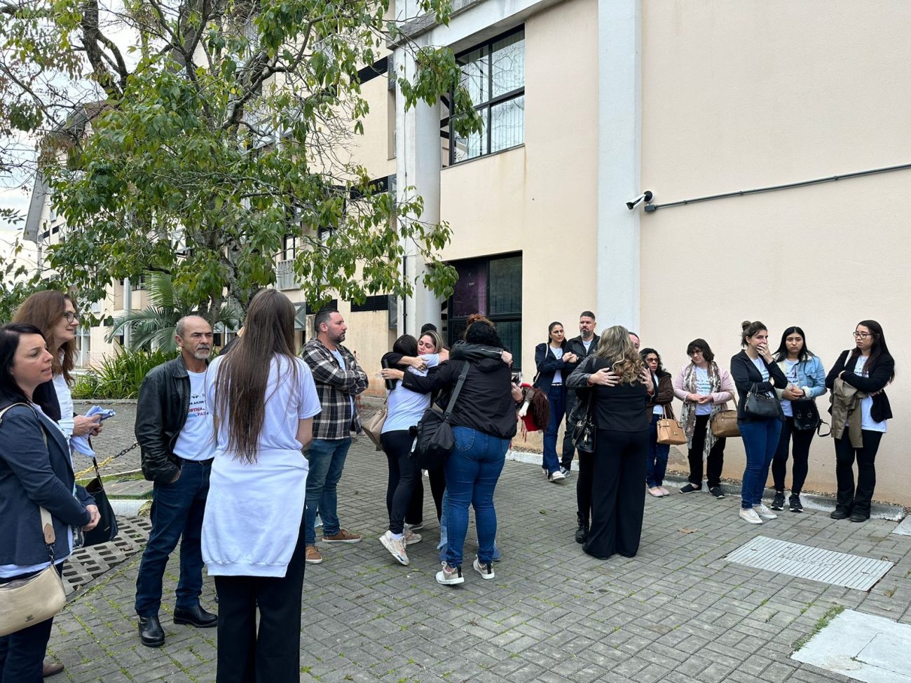 Famílias se emocionam com reunião do júri do acusado de agredir creche - Bruna Ziekuhr/ND Mais