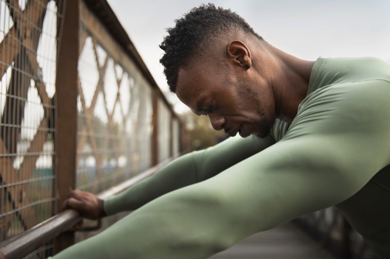 Homem cansado após exercícios físicos