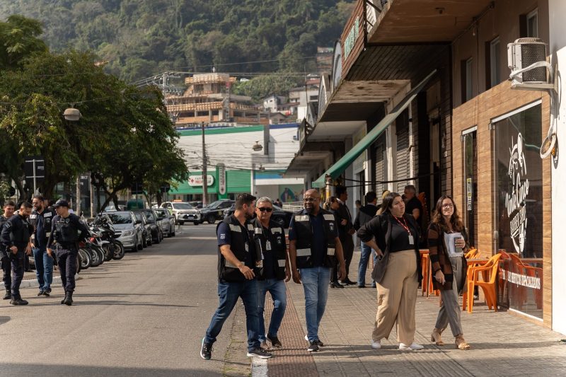 antiga rodoviária na avenida Mauro Ramos; polêmica antiga