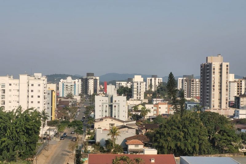 Fumaça das queimadas poder ser visível em diversos locais de SC