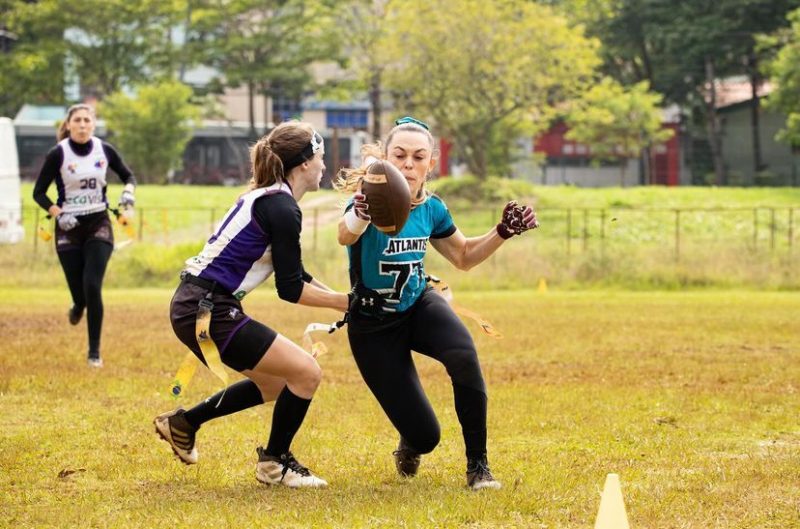 Atleta catarinense Gabriela Bankhardt durante jogo de flag football