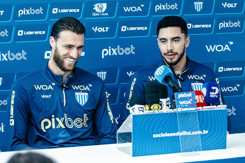 Avaí tem os goleiros Igor Bohn e César entrosados na Série B