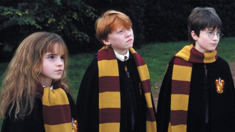 na foto, o trio de amigos, Hermione, Rony e Harry, que protagonizam a maratona de filmes da saga Harry Potter