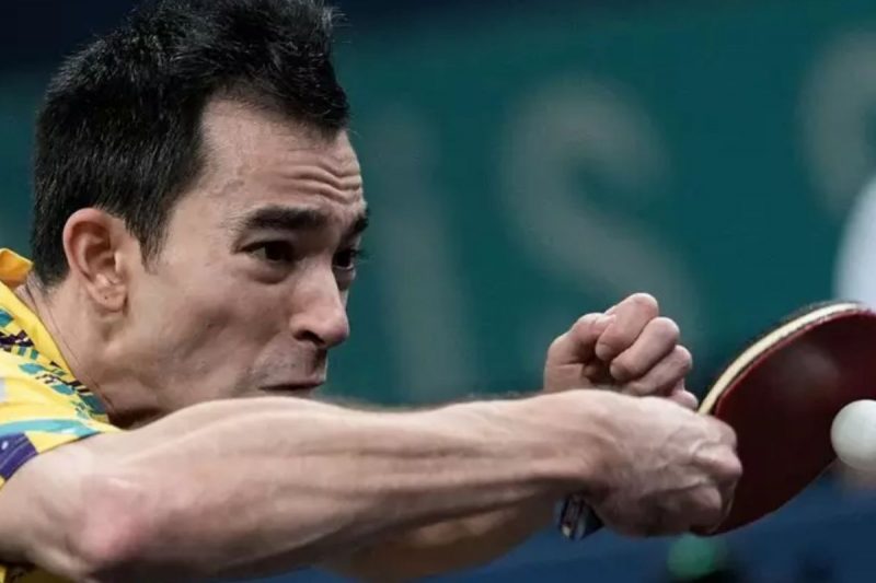 Hugo Calderano durante partida pela disputa do bronze no tênis de mesa