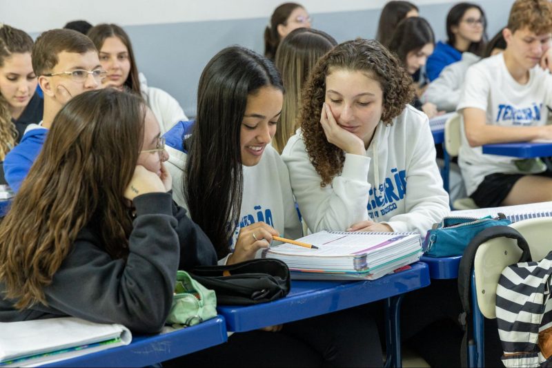 Escola da Grande Florianópolis oferece bolsas de estudos para Fundamental II e Ensino Médio