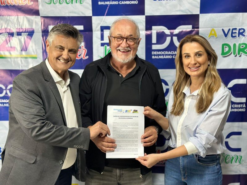 Juliana Pavan e Carlos Humberto, o pai, formalizam apoio em Balneário Camboriú