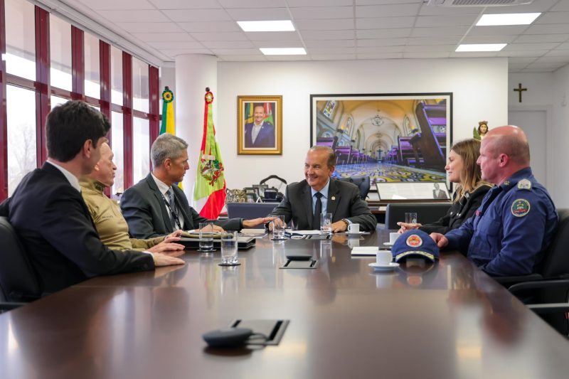 Governador Jorginho Mello em reunião com as forças da segurança pública - Foto: Roberto Zacarias