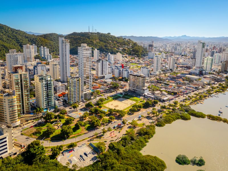 investimento imobiliário; Itajaí; Leo Rostro