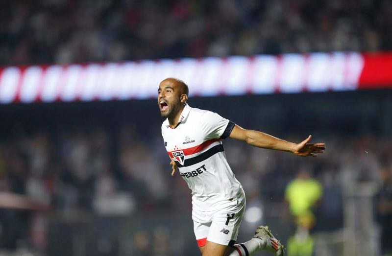 Técnico Dorival Júnior escolheu Lucas Moura para substituir o lesionado Savinho