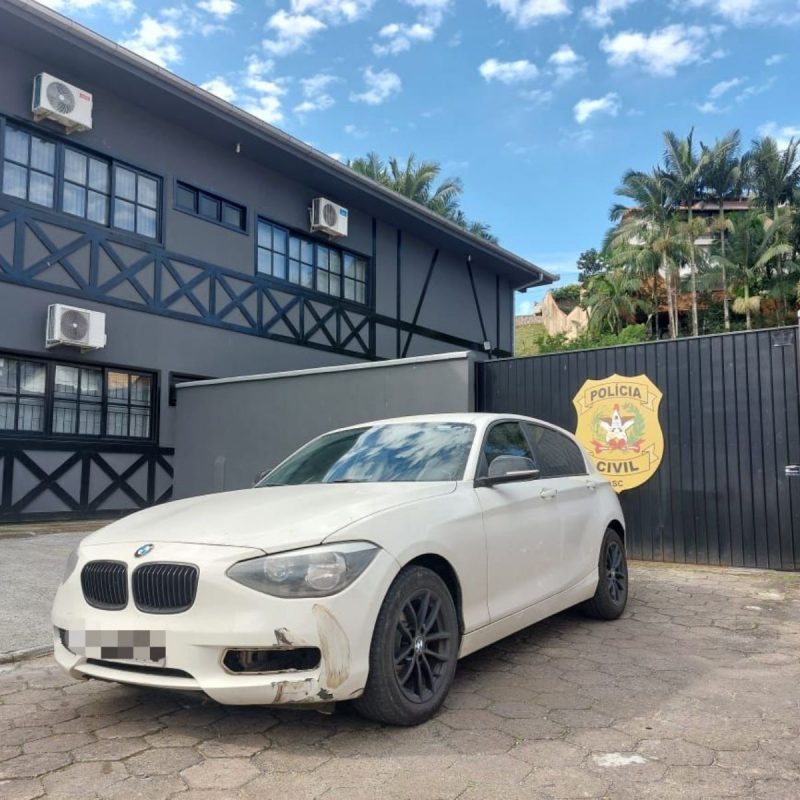 Motorista da BMW entregou o veículo nesta quinta