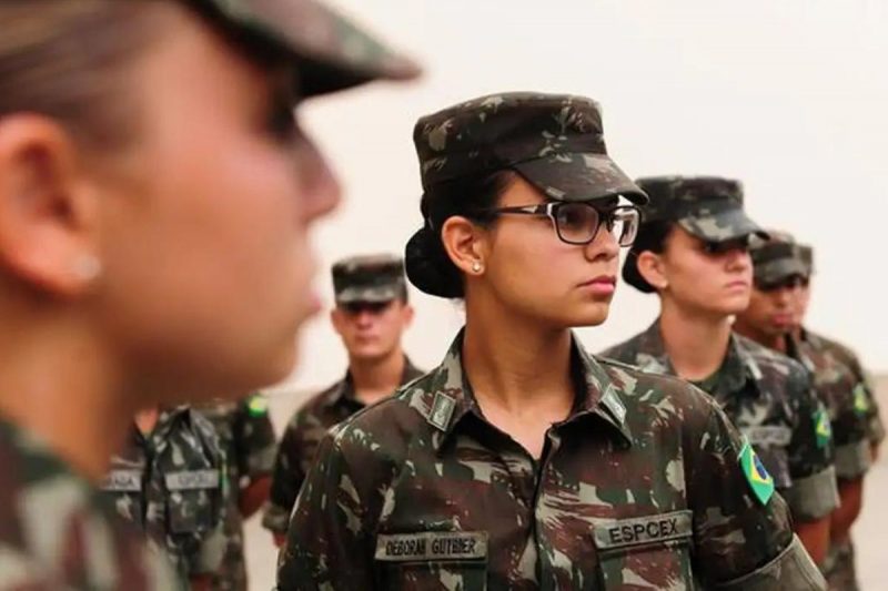 Alistamento voluntário de mulheres no Exército