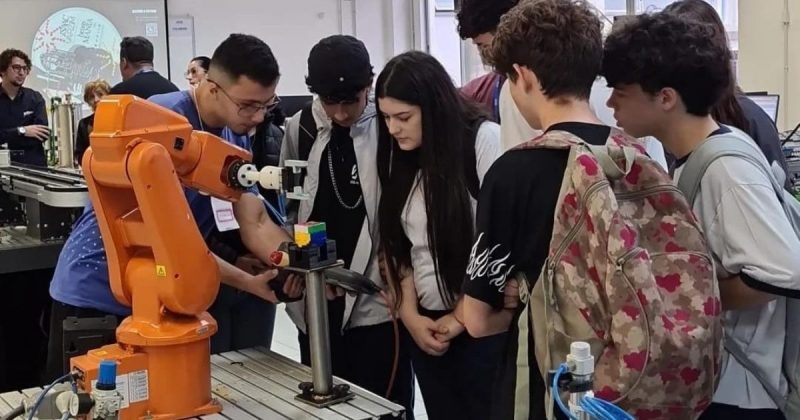 Em feirão de empregos, jovens de 14 a 24 anos poderão participar de um programa de aprendizagem industrial &#8211; Foto: Divulgação/ND