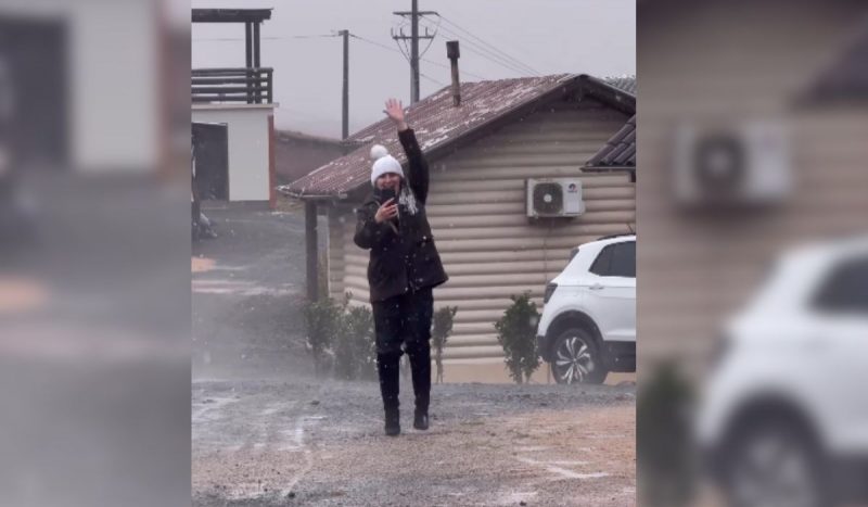 Bom Jardim da Serra teve os primeiros registros de neve na tarde de sábado (24)