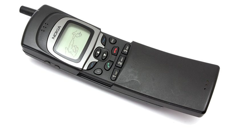 Imagem de um exemplar do Nokia 8110