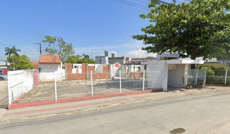 polícia suspeita de esquema 'em família' em obra de escola, foto mostra escola