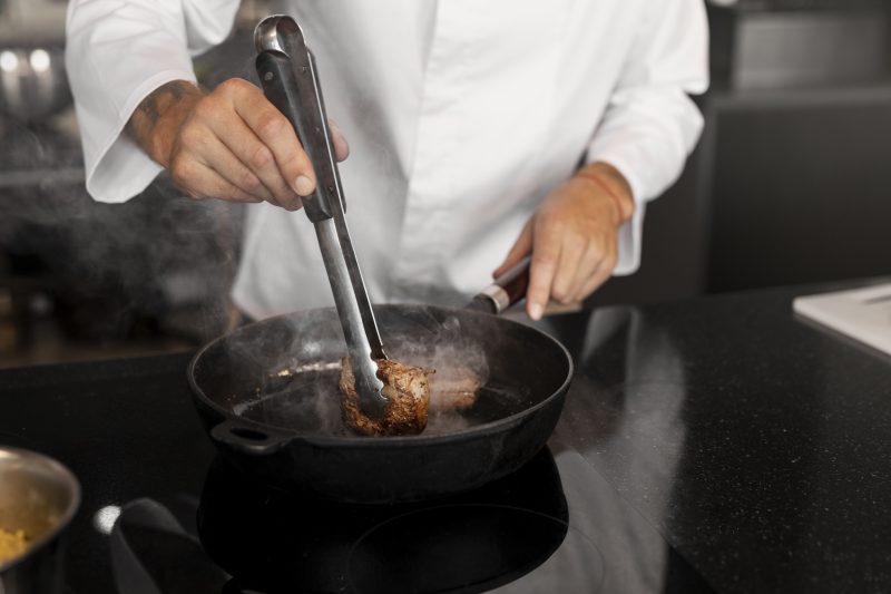 Gripe do Teflon é causada pelo superaquecimento das panelas antiaderentes