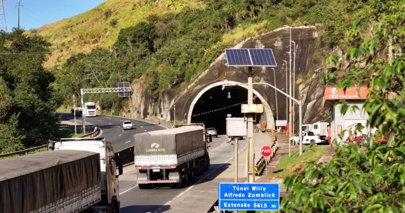 Túnel Willy Alfredo Zumblick, na BR-101 em Tubarão, será reduzido a meia pista, com faixa direita e acostamento bloqueados, entre sexta (23) e segunda-feira (26)