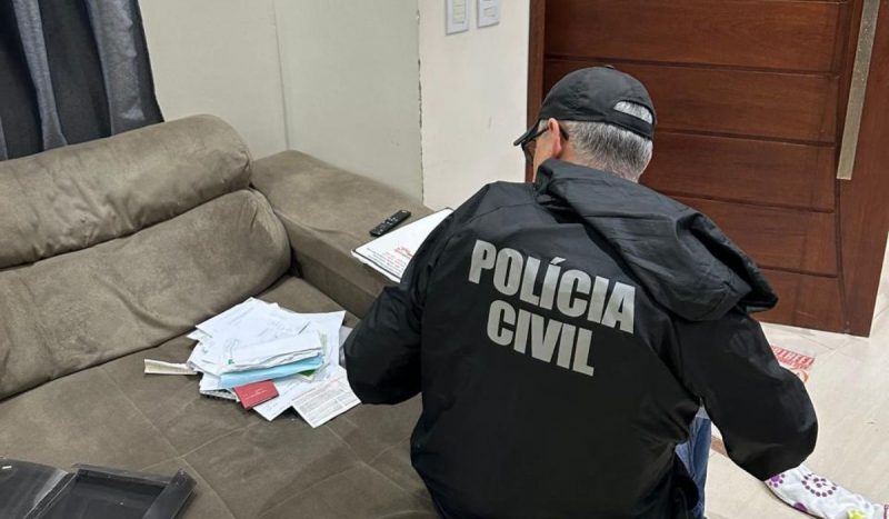 Polícia cumpriu mandados em endereços ligados a Gilvã Guimarães da Silva, apontado como líder de esquema de imóveis irregulares em Florianópolis