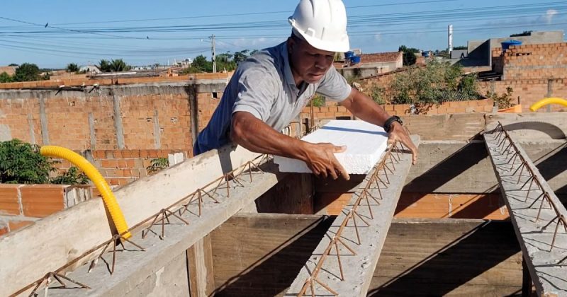 Pedreiro compartilha vídeo com passo a passo para construir laje para caixa d'água