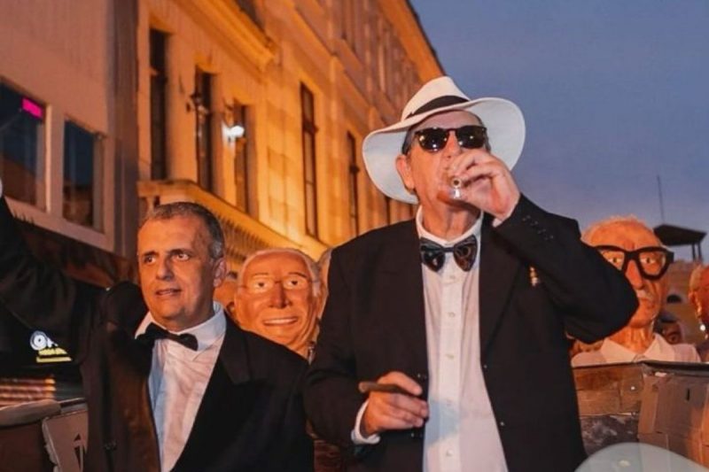 Pedrinho desfila no Berbigão do Boca no carnaval de Florianópolis