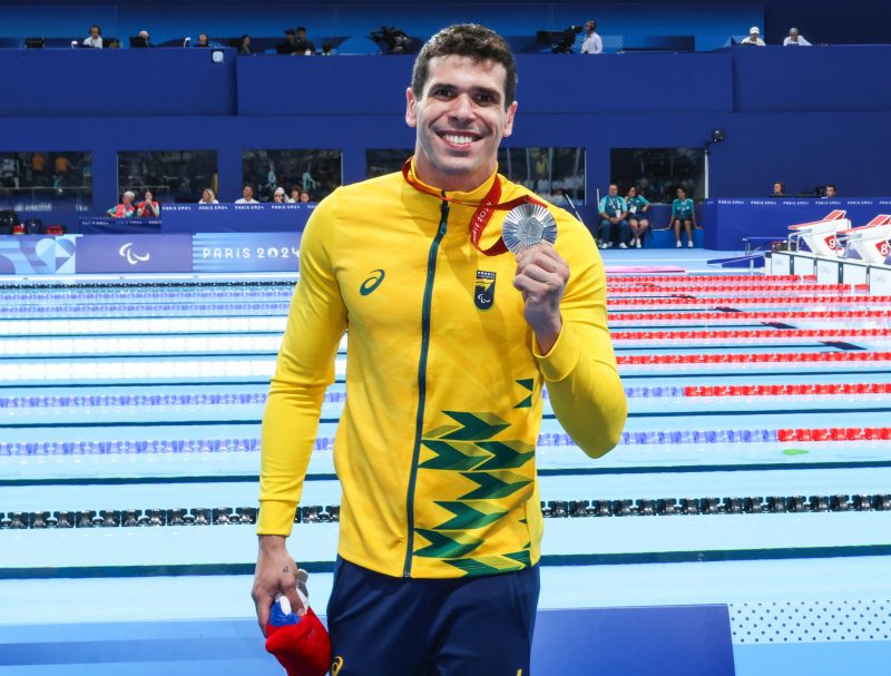 Phelipe Rodrigues com medalha de prata